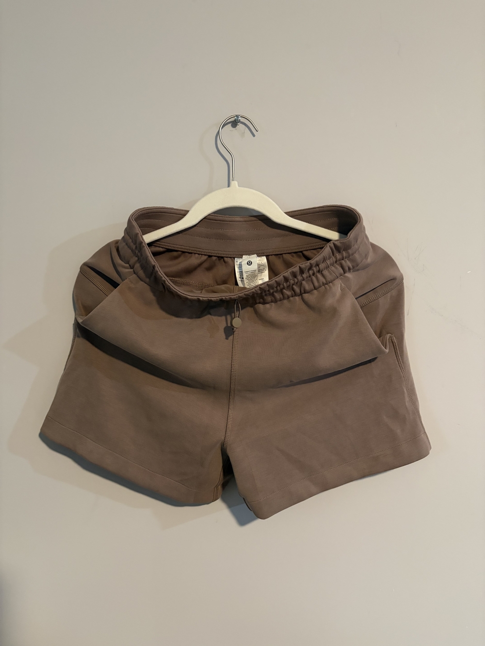 lululemon athletica women's softstreme shorts - Picture 2 of 2